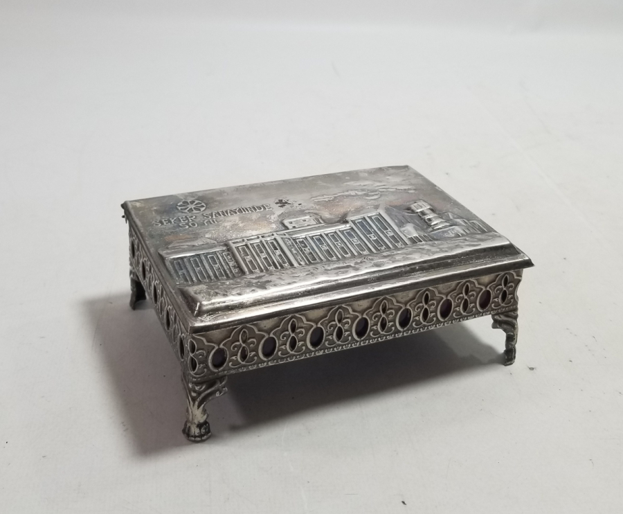 UŞAK ŞEKER FABRİKASININ KURULUŞUNUN 50. YILINA ÖZEL YAPTIRILMIŞ ANTİKA KAPAKLI KUTU