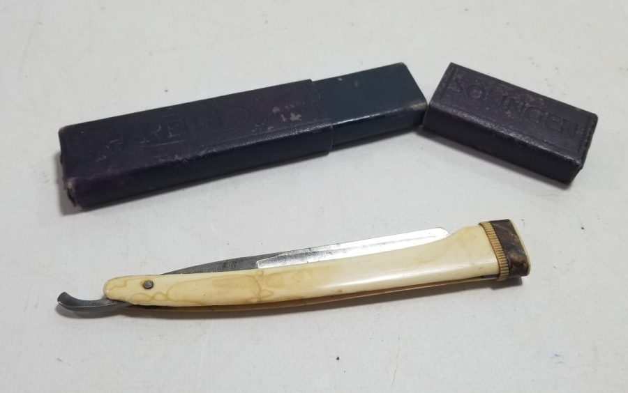 ORİJİNAL KUTUSUNDA FİLDİŞİ SAPLI NADİR USTURA