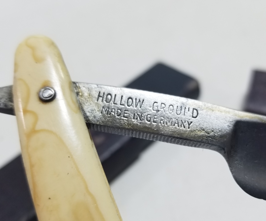 ORİJİNAL KUTUSUNDA FİLDİŞİ SAPLI NADİR USTURA