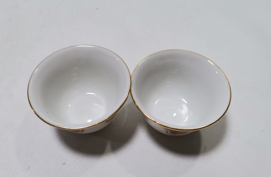 2 ADET ÜZERİ ALTIN VARAKLI ANTİKA ZARF FİNCANI