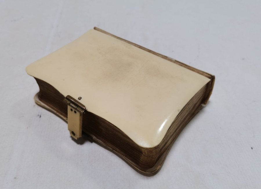 NADİR TİPTE ANTİKA İNCİL