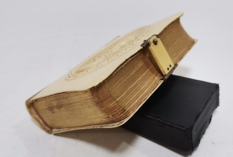 NADİR TİPTE ANTİKA İNCİL