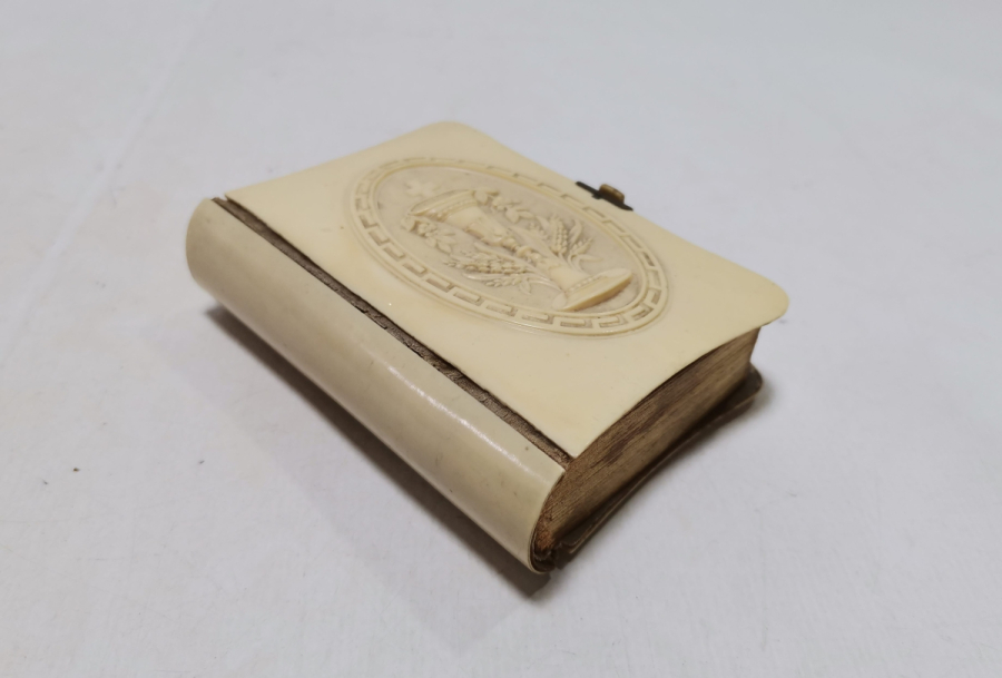 NADİR TİPTE ANTİKA İNCİL