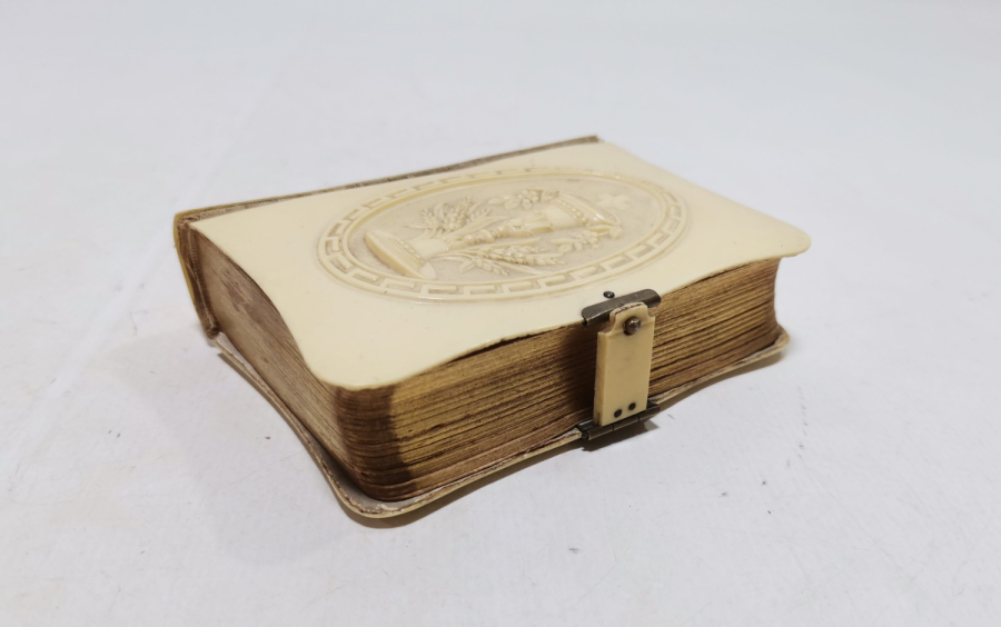 NADİR TİPTE ANTİKA İNCİL