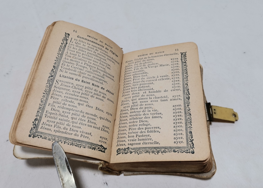 NADİR TİPTE ANTİKA İNCİL