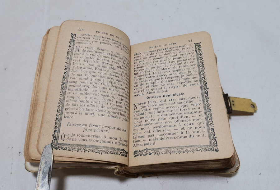 NADİR TİPTE ANTİKA İNCİL