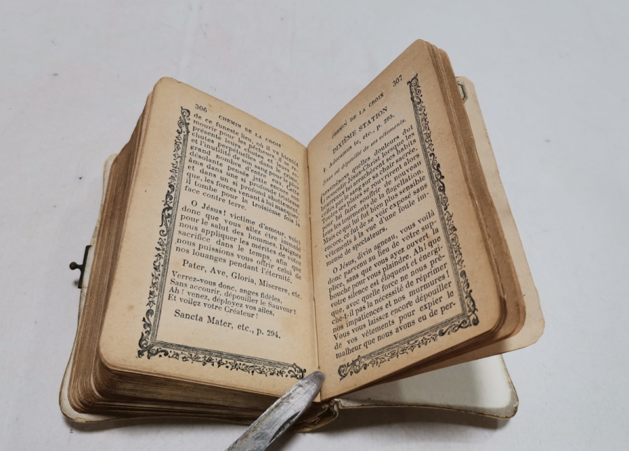 NADİR TİPTE ANTİKA İNCİL