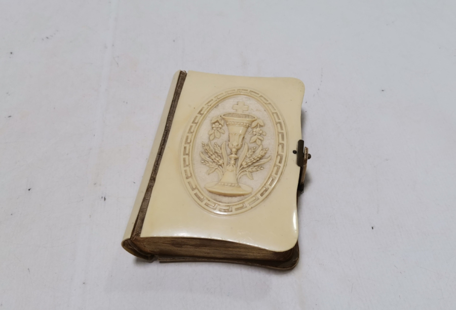 NADİR TİPTE ANTİKA İNCİL