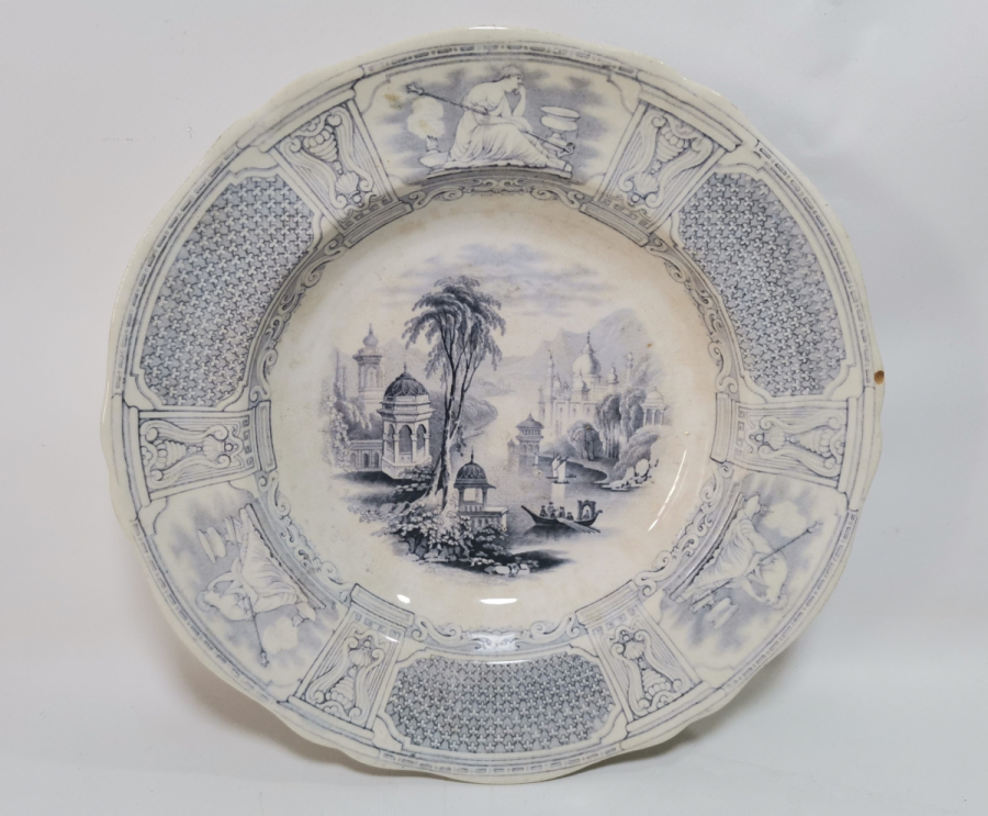 ORYANTALİST FORMDA YAPILMIŞ BOSPHOURUS PORSELEN TABAK