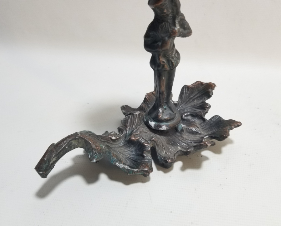 KABARTMA İŞÇİLİKLİ ANTİKA MUMLUK