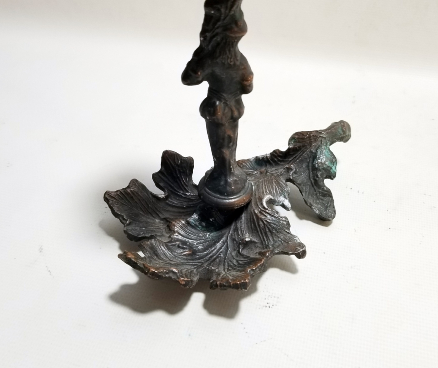 KABARTMA İŞÇİLİKLİ ANTİKA MUMLUK