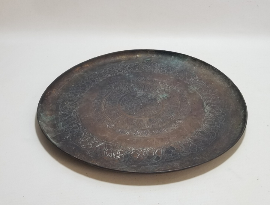OSMANLI DÖNEMİ KABARTMA İŞÇİLİKLİ VE ÜZERİ YAZILI NADİR TİPTE BAKIR KAHVE TEPSİSİ