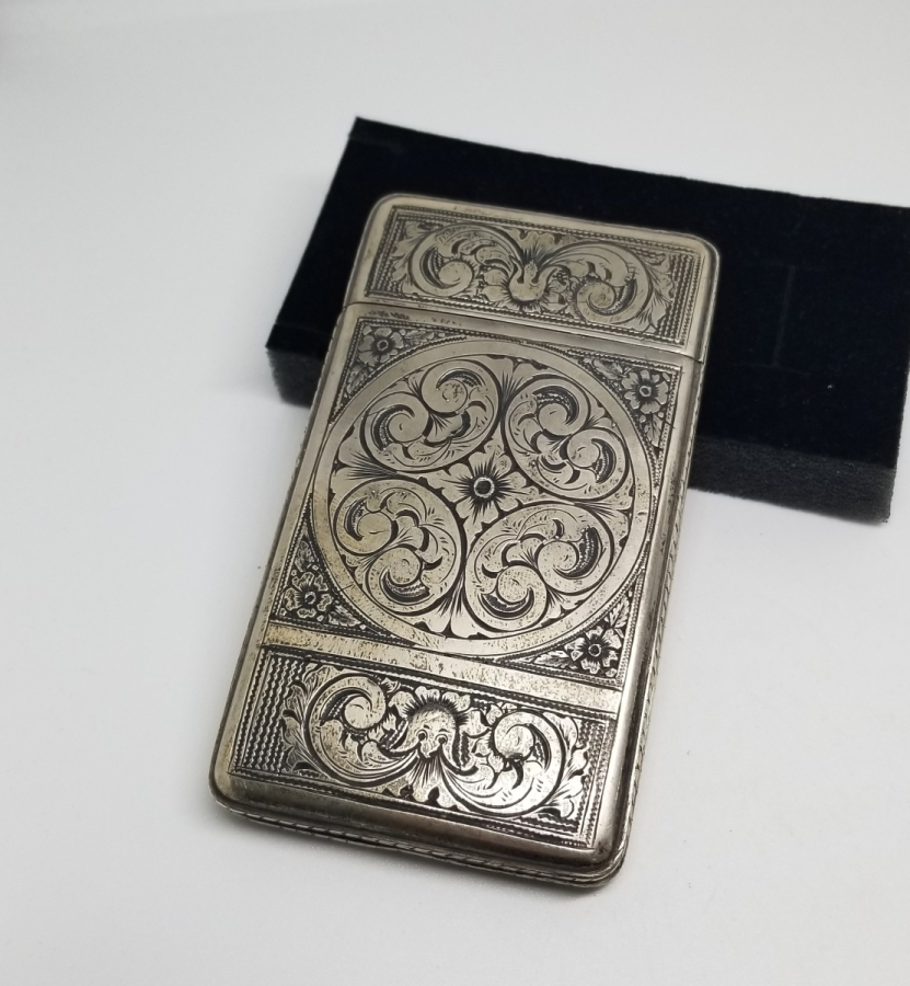 NADİR TİPTE ÖZEL YAPIM KALEM İŞÇİLİKLİ VE KİBRİT GÖZLÜ ANTİKA GÜMÜŞ SİGARA TABAKASI