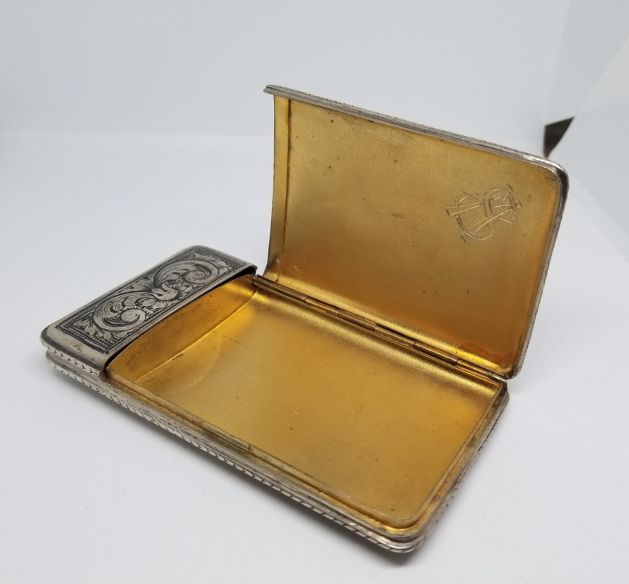 NADİR TİPTE ÖZEL YAPIM KALEM İŞÇİLİKLİ VE KİBRİT GÖZLÜ ANTİKA GÜMÜŞ SİGARA TABAKASI