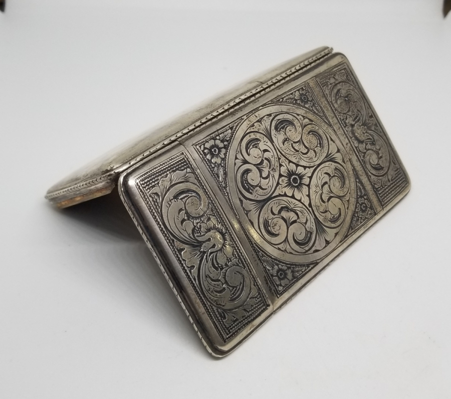 NADİR TİPTE ÖZEL YAPIM KALEM İŞÇİLİKLİ VE KİBRİT GÖZLÜ ANTİKA GÜMÜŞ SİGARA TABAKASI