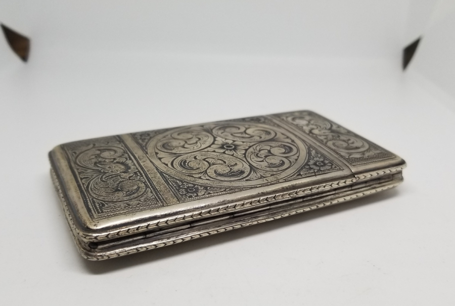 NADİR TİPTE ÖZEL YAPIM KALEM İŞÇİLİKLİ VE KİBRİT GÖZLÜ ANTİKA GÜMÜŞ SİGARA TABAKASI