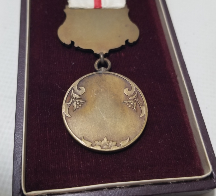 NADİR TİPTE ASKISI ÇİFT YAZILI ORİJİNAL KUTUSUNDA HİLAL-İ AHMER MADALYASI