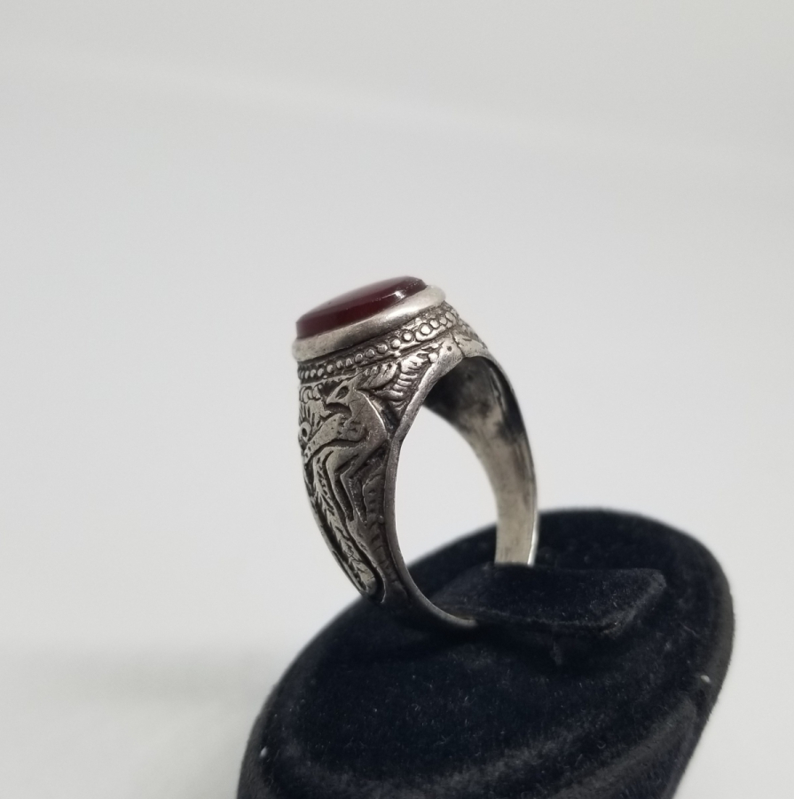 KABARTMA İŞÇİLİKLİ AKİK TAŞLI GÜMÜŞ YÜZÜK