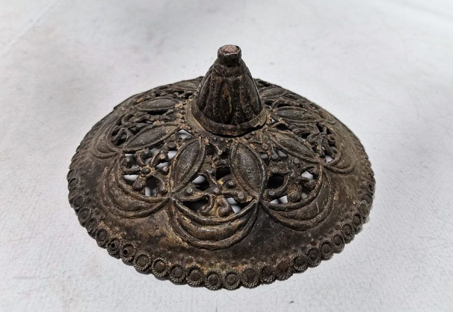 ÜZERİ HİLAL MOTİFLİ OSMANLI DÖNEMİ TESTERE İŞÇİLİKLİ GELİN TEPELİĞİ