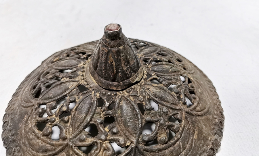 ÜZERİ HİLAL MOTİFLİ OSMANLI DÖNEMİ TESTERE İŞÇİLİKLİ GELİN TEPELİĞİ