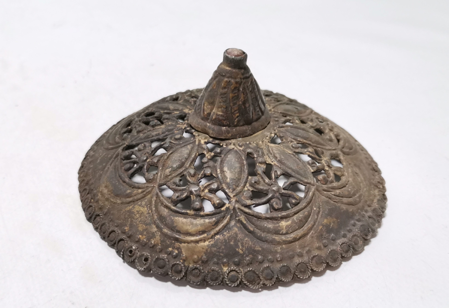 ÜZERİ HİLAL MOTİFLİ OSMANLI DÖNEMİ TESTERE İŞÇİLİKLİ GELİN TEPELİĞİ