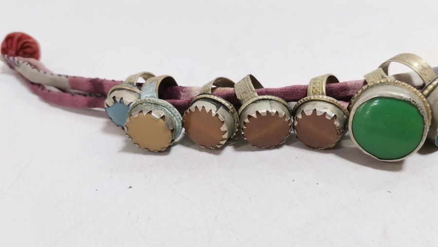 ÜZERİNDE ONLARCA YÜZÜK BULUNAN OSMANLI DÖNEMİ YÜZÜKÇÜ BAĞI