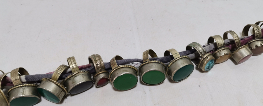 ÜZERİNDE ONLARCA YÜZÜK BULUNAN OSMANLI DÖNEMİ YÜZÜKÇÜ BAĞI