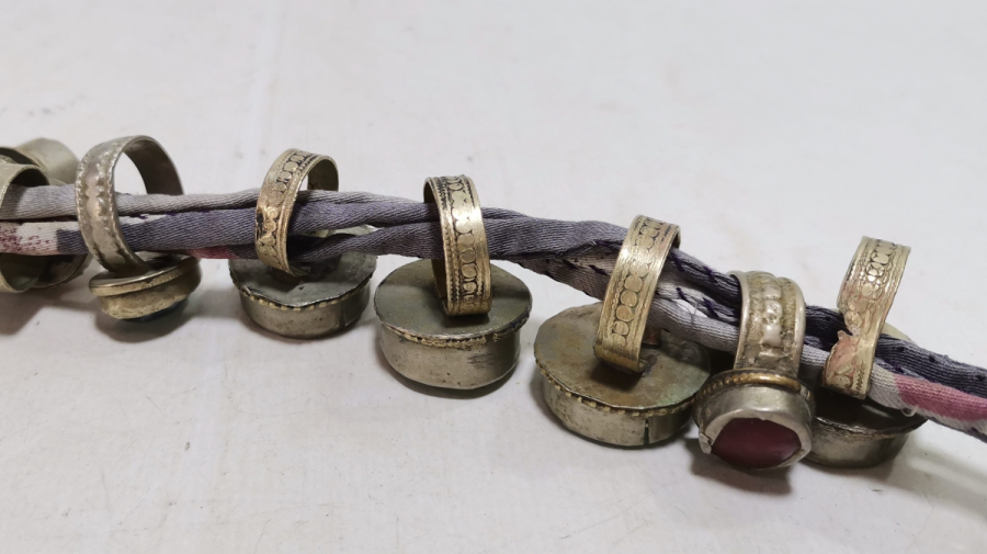 ÜZERİNDE ONLARCA YÜZÜK BULUNAN OSMANLI DÖNEMİ YÜZÜKÇÜ BAĞI