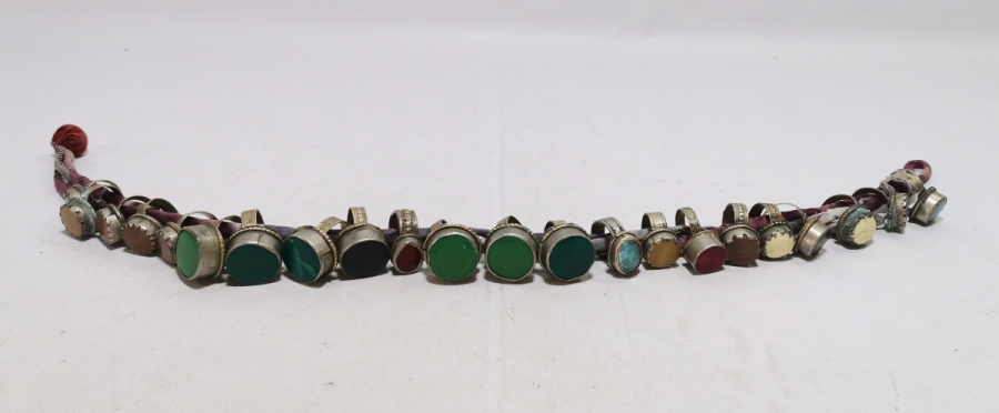 ÜZERİNDE ONLARCA YÜZÜK BULUNAN OSMANLI DÖNEMİ YÜZÜKÇÜ BAĞI