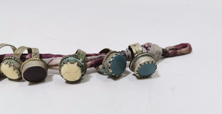 ÜZERİNDE ONLARCA YÜZÜK BULUNAN OSMANLI DÖNEMİ YÜZÜKÇÜ BAĞI