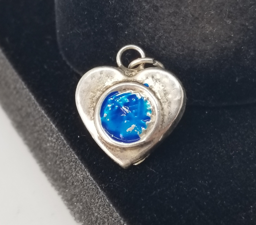 İÇİNDE DUASIYLA KALP FORMUNDA ANTİKA GÜMÜŞ CEVŞEN KOLYE