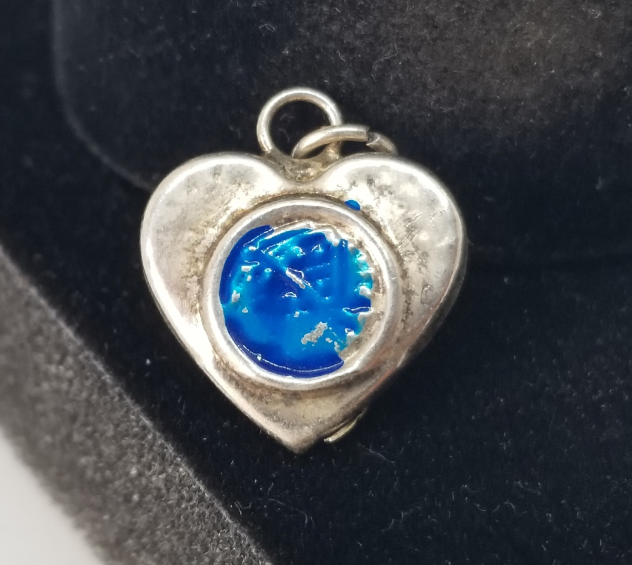 İÇİNDE DUASIYLA KALP FORMUNDA ANTİKA GÜMÜŞ CEVŞEN KOLYE