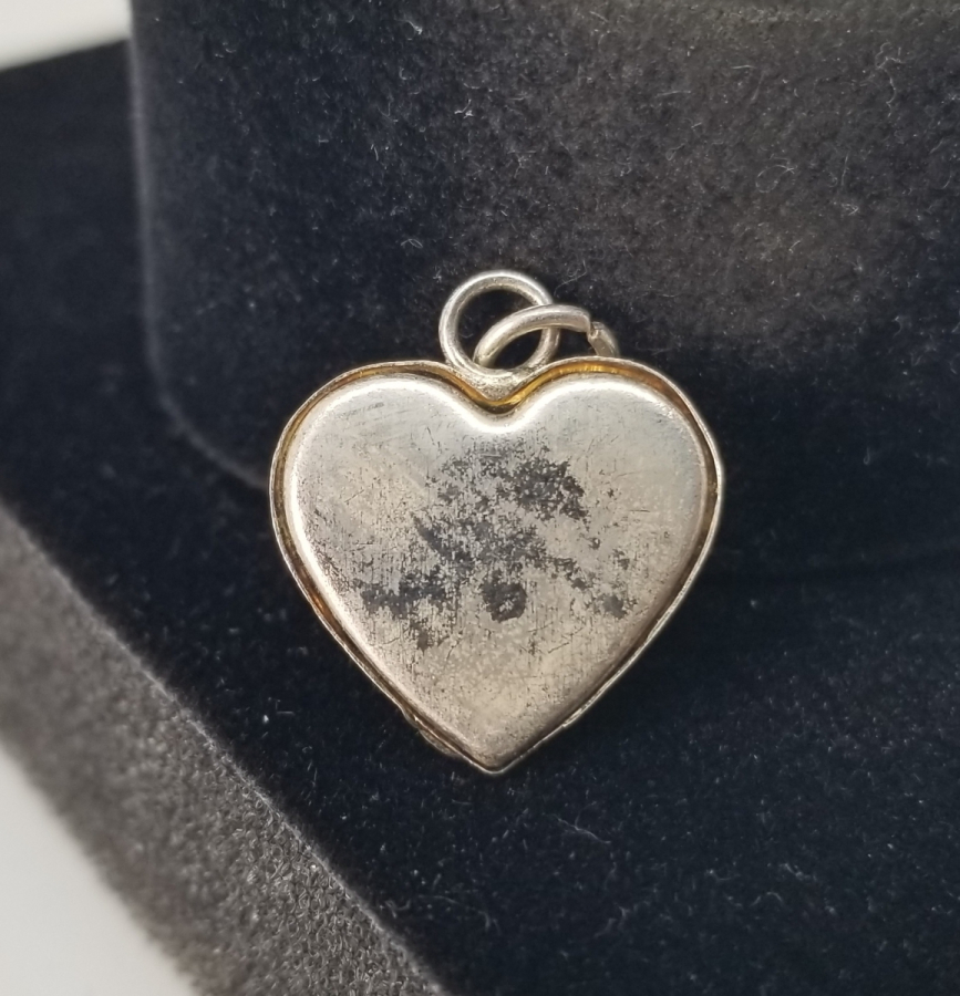 İÇİNDE DUASIYLA KALP FORMUNDA ANTİKA GÜMÜŞ CEVŞEN KOLYE