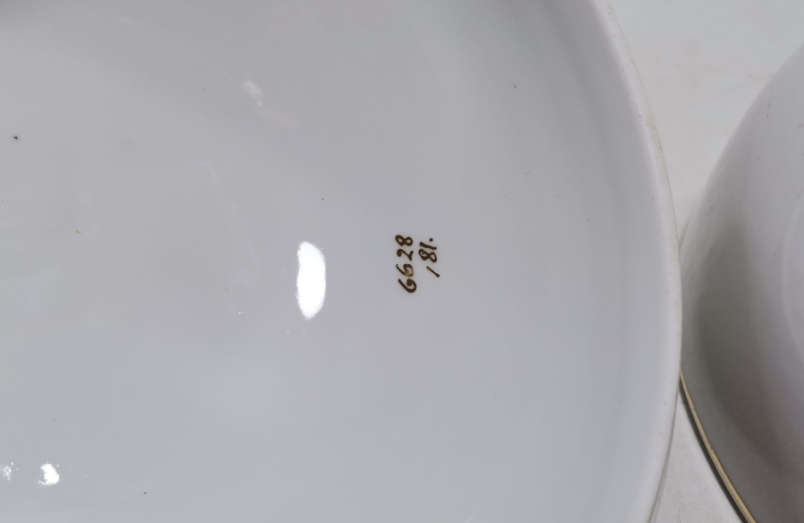 ÜZERİ ALTIN VARAKLI ANTİKA KAPAKLI BONBONİYER