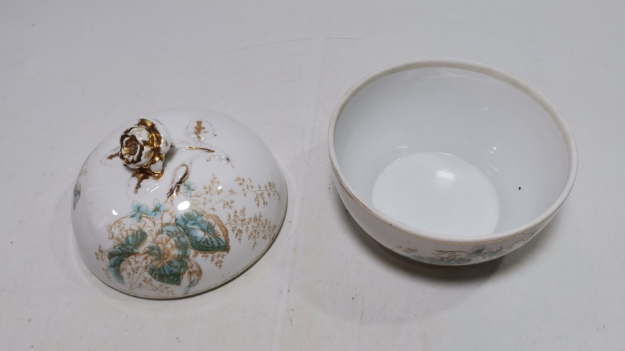 ÜZERİ ALTIN VARAKLI ANTİKA KAPAKLI BONBONİYER