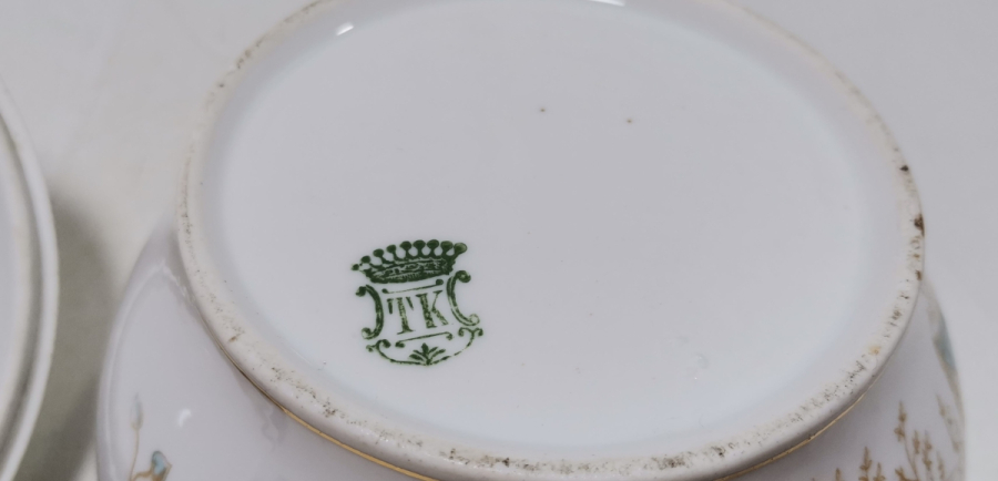 ÜZERİ ALTIN VARAKLI ANTİKA KAPAKLI BONBONİYER