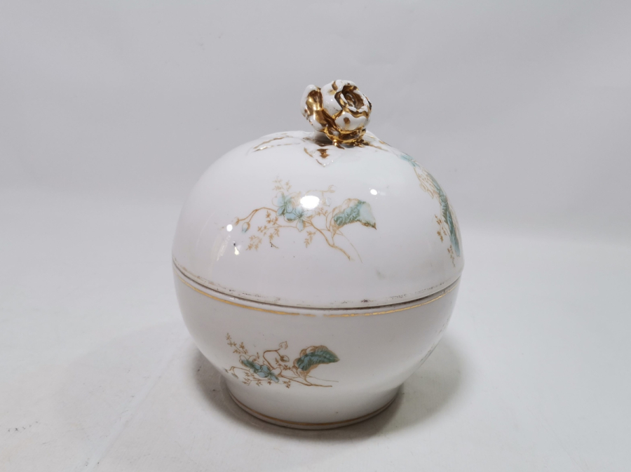 ÜZERİ ALTIN VARAKLI ANTİKA KAPAKLI BONBONİYER