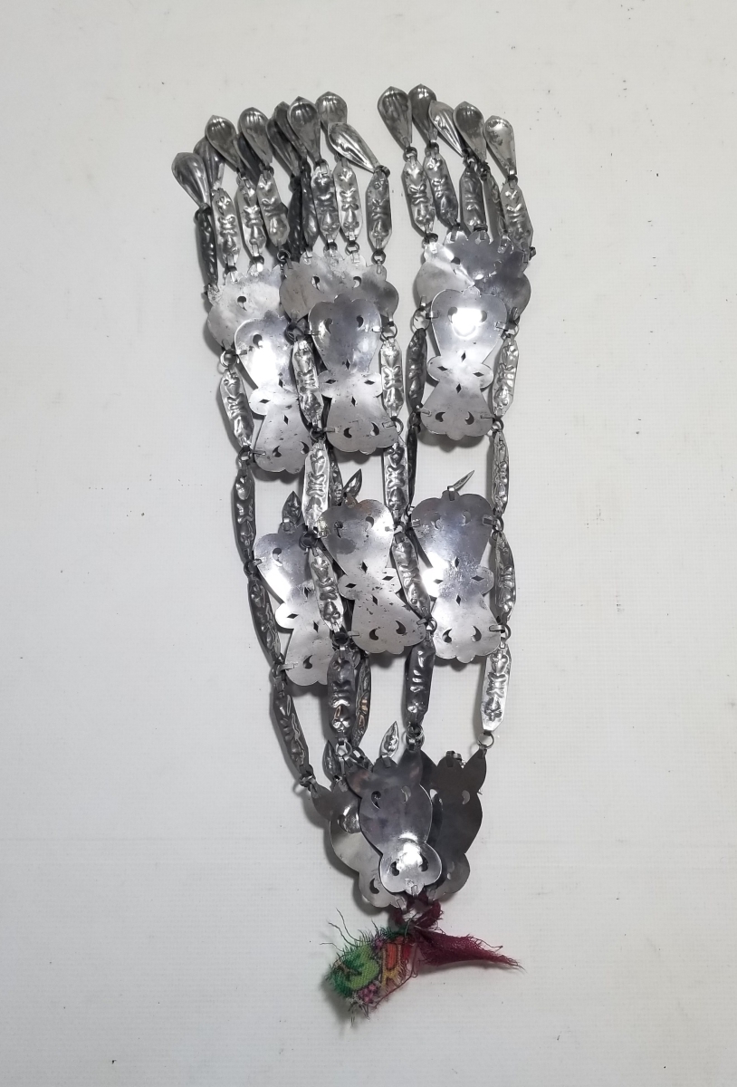 ÜZERİ DOĞAL TAŞLI VE KABARTMA İŞÇİLİKLİ TÜRKMEN İŞİ ANTİKA BÜYÜK BOY GELİN FES SÜSÜ