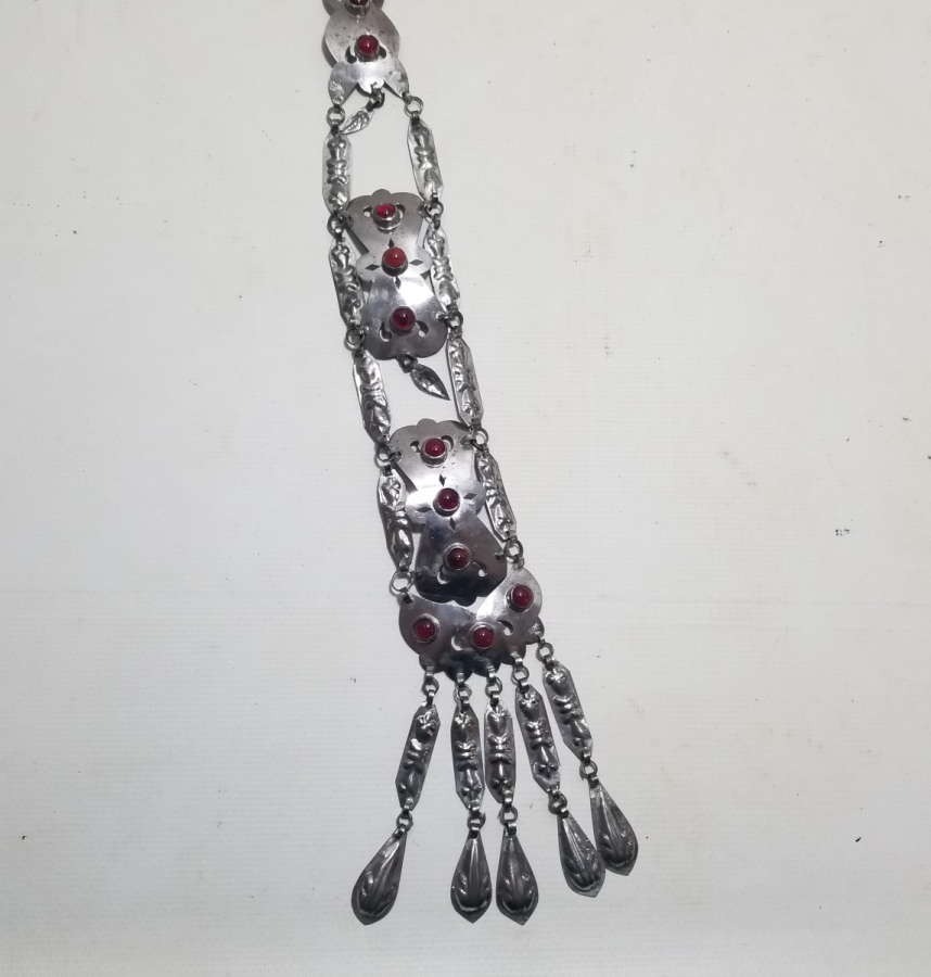 ÜZERİ DOĞAL TAŞLI VE KABARTMA İŞÇİLİKLİ TÜRKMEN İŞİ ANTİKA BÜYÜK BOY GELİN FES SÜSÜ