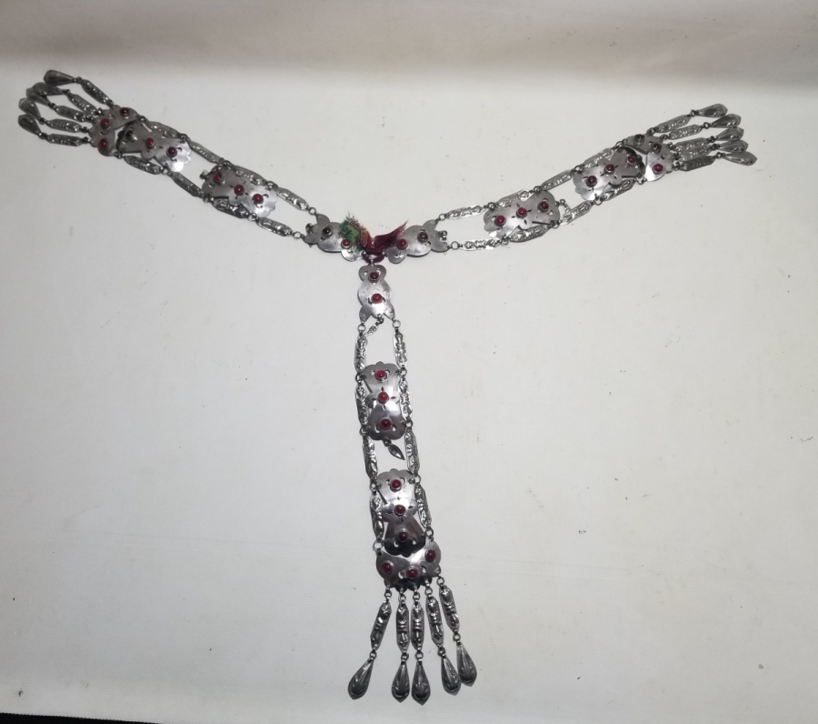 ÜZERİ DOĞAL TAŞLI VE KABARTMA İŞÇİLİKLİ TÜRKMEN İŞİ ANTİKA BÜYÜK BOY GELİN FES SÜSÜ