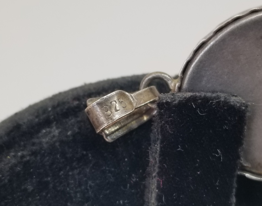 ÜZERİ MİNE İŞÇİLİKLİ İÇİNDE DUASIYLA ANTİKA GÜMÜŞ CEVŞEN