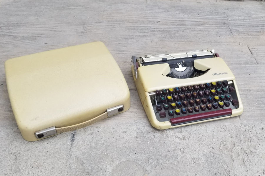 OLYMPIA MARKA ANTİKA DAKTİLO