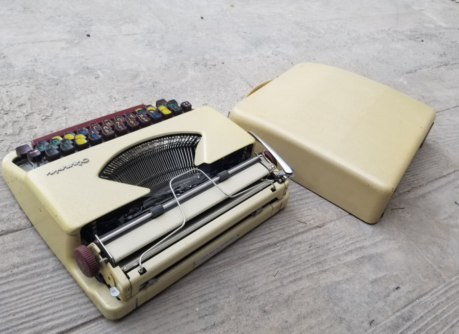 OLYMPIA MARKA ANTİKA DAKTİLO