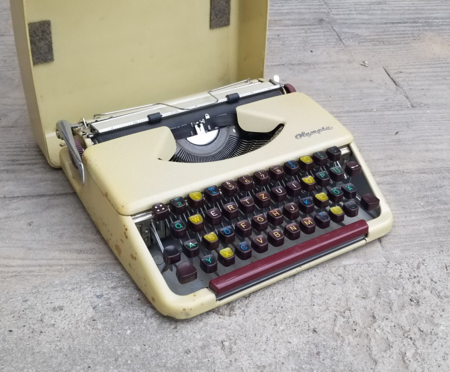 OLYMPIA MARKA ANTİKA DAKTİLO