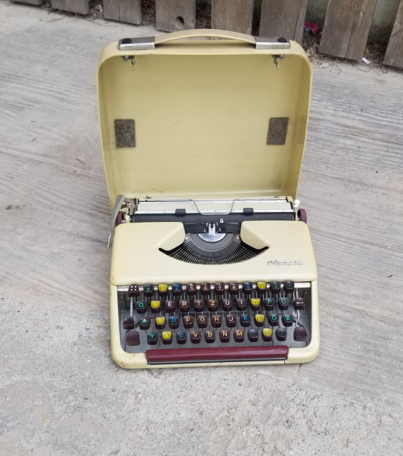 OLYMPIA MARKA ANTİKA DAKTİLO