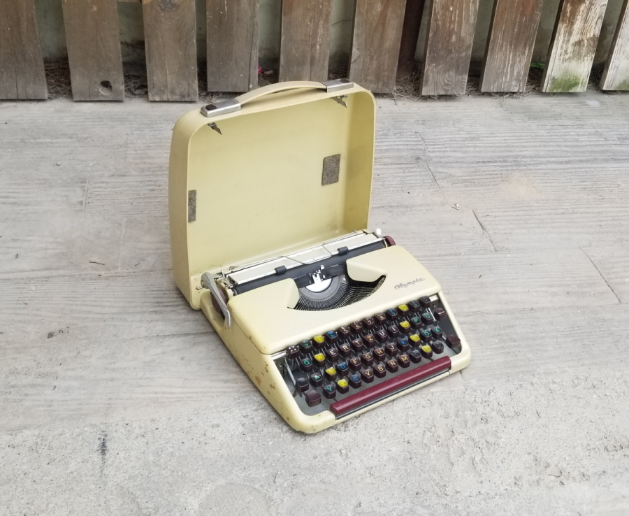 OLYMPIA MARKA ANTİKA DAKTİLO