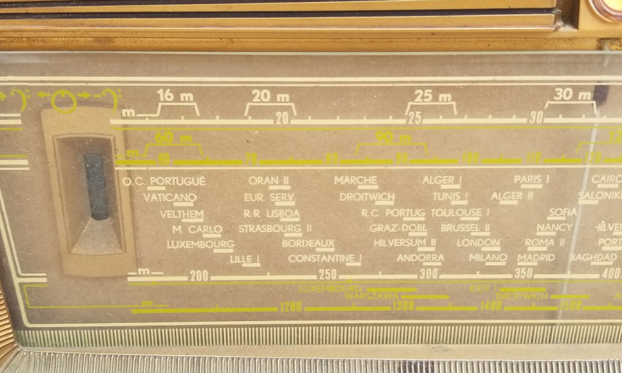 ÇALIŞIR DURUMDA PHILIPS MARKA AHŞAP KASA BÜYÜK BOY ANTİKA RADYO