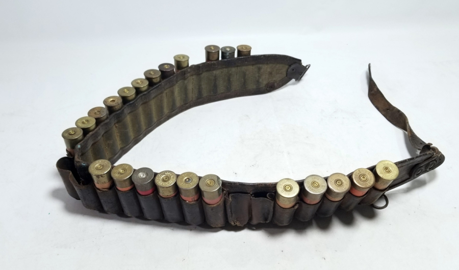 İÇİNDE BOŞ FİŞEKLER BULUNAN ANTİKA DERİ FİŞEKLİK - KÜTÜKLÜK