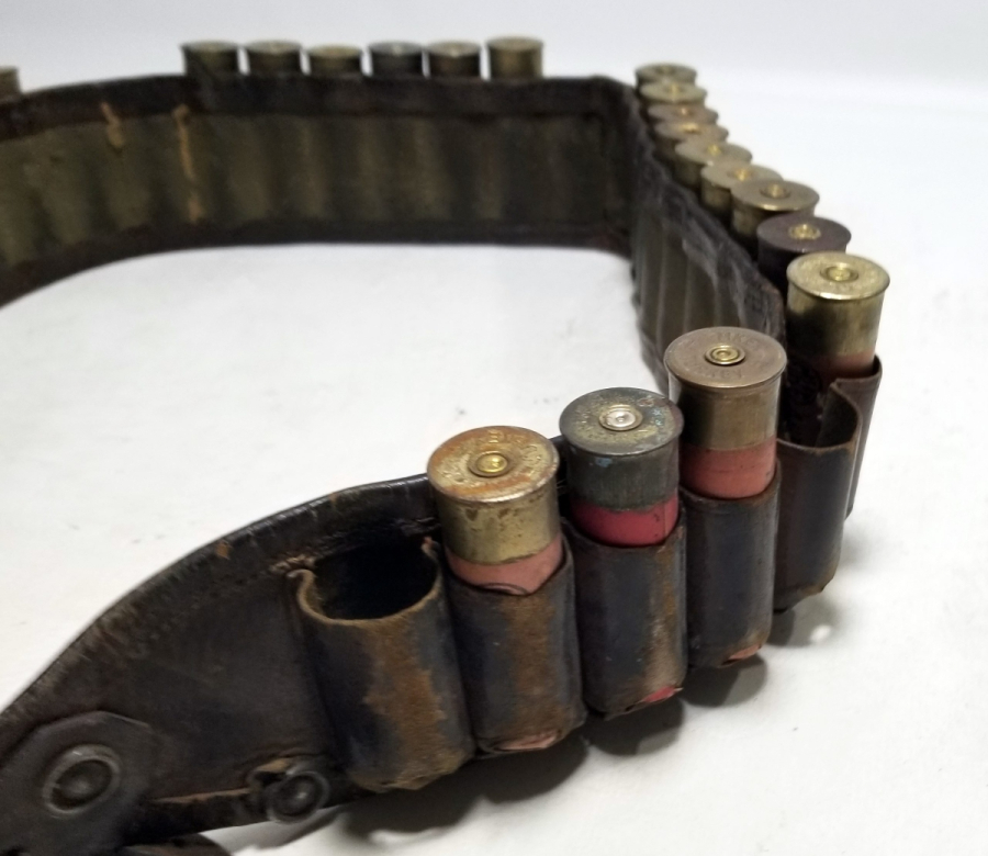 İÇİNDE BOŞ FİŞEKLER BULUNAN ANTİKA DERİ FİŞEKLİK - KÜTÜKLÜK