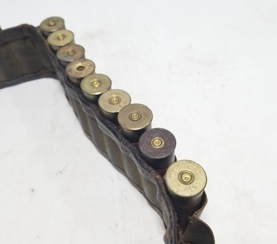 İÇİNDE BOŞ FİŞEKLER BULUNAN ANTİKA DERİ FİŞEKLİK - KÜTÜKLÜK